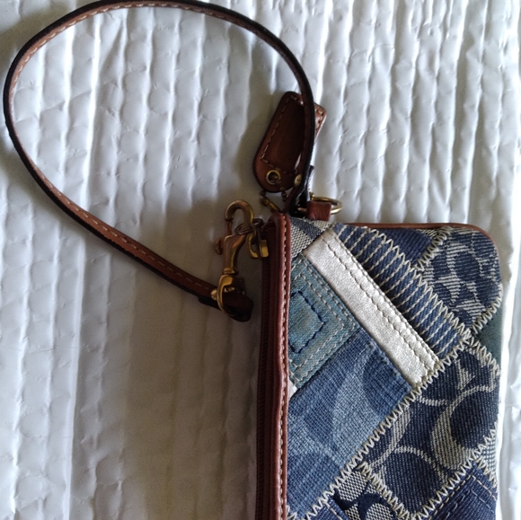 Coach Wristlet - Picture 4 of 4